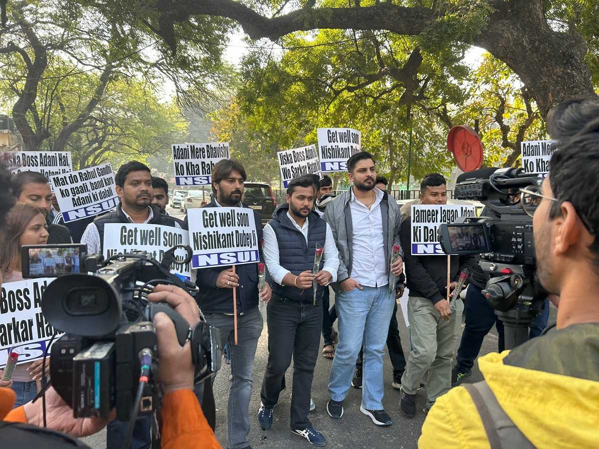 एनएसयूआई ने किया भाजपा सांसद के आवास पर प्रदर्शन